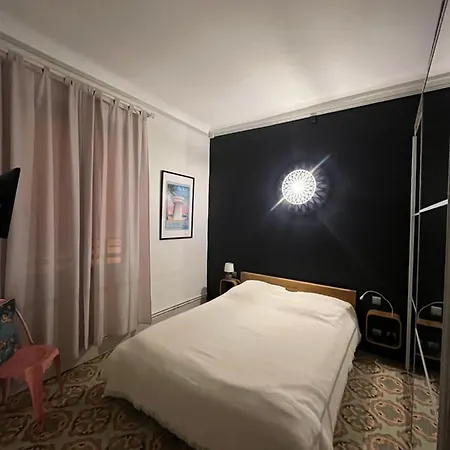 Ideal A A 100m De La Apartment