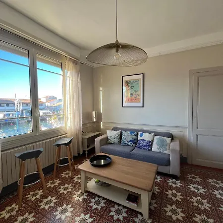 Ideal A A 100m De La Apartment *
